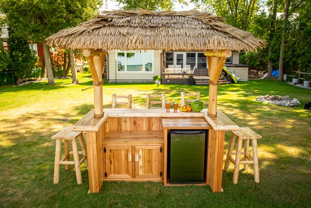 Leisurecraft Tropical Paradise Log Tiki Bar Set