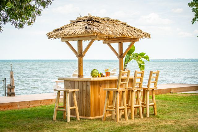 Leisurecraft Tropical Paradise Log Tiki Bar Set