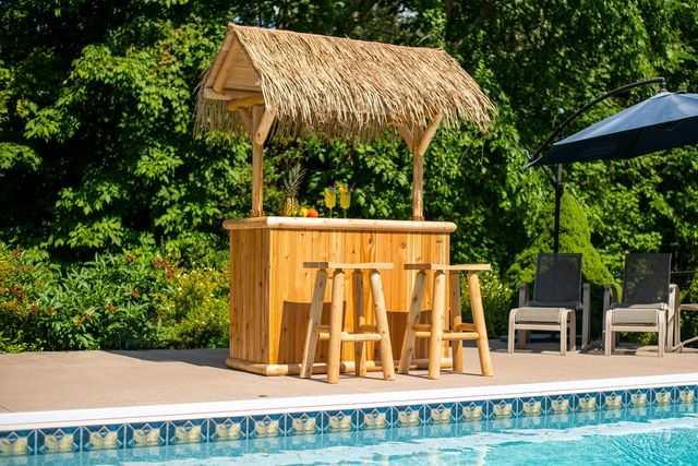 Leisurecraft Southern Fantasy Log Tiki Bar Set