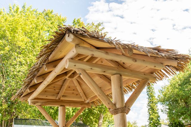 Leisurecraft Tropical Paradise Log Tiki Bar Set